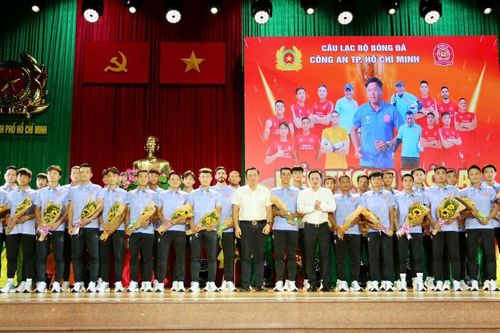 Thầy trò HLV Lê Huỳnh Đức quyết cạnh tranh ngôi vô địch V-League