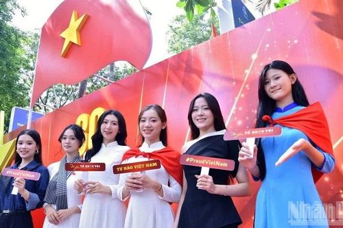 Hỗ trợ thanh niên Việt Nam kỹ năng chống thông tin xấu độc trên mạng xã hội