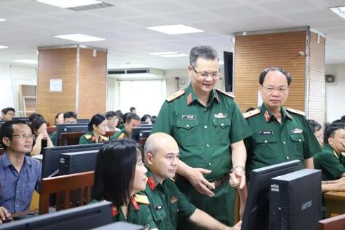 Tập huấn khai thác, sử dụng và tạo lập cơ sở dữ liệu ban đầu phần mềm Hồ sơ sức khỏe quân nhân khu vực phía nam