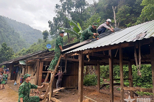Sát cánh cùng đồng bào La Hủ nơi biên cương Tổ quốc