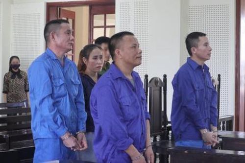 Chồng đi tù, vợ cầm đầu đường dây bán lẻ ma túy