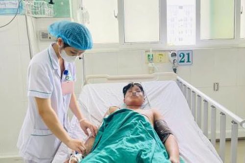 Kịp thời cấp cứu 2 cha con nghi bị ngộ độc botulinum