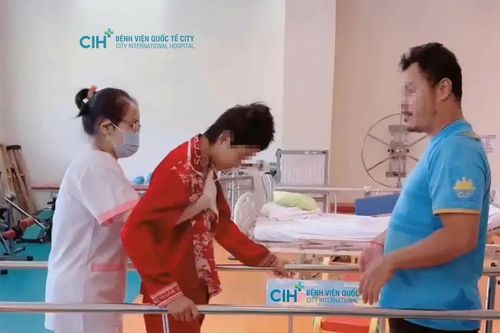 Bé gái Campuchia phục hồi ngoạn mục sau chấn thương sọ não nghiêm trọng