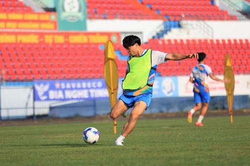 Chấn thương liên tục đeo bám Công Phượng