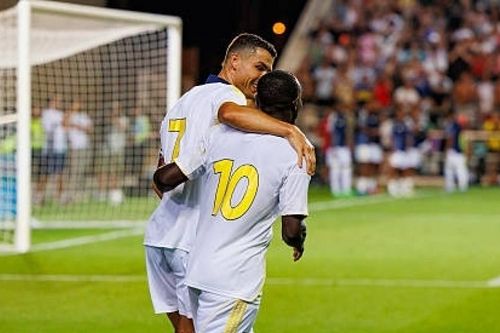 Ronaldo nhường Mane sút penalty trong ngày lập hat-trick