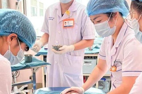 3 trẻ phải nhập viện cấp cứu sau tai nạn khi đang ăn lẩu