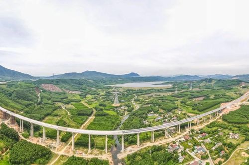 Những ngày 'nước rút' trên cao tốc 12.500 tỷ đồng nối Hà Tĩnh - Quảng Trị
