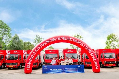 THACO AUTO bàn giao lô 315 xe tải cho J&T Express Việt Nam