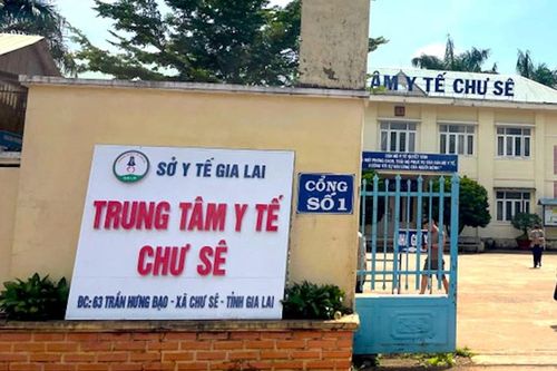 Nhóm nhân viên y tế, điện lực rủ nhau ra quán cà phê sát phạt