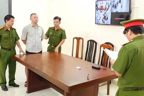 Bắt tạm giam 3 người Trung Quốc mở shop bán sừng tê giác, ngà voi ở Nha Trang
