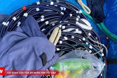 Tàu cá tàng trữ chất độc xyanua được chuyển cho công an xử lý