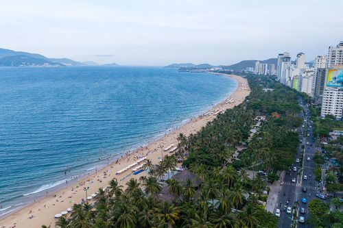Diện mạo khác lạ của bãi biển Nha Trang sau khi dẹp loạt công trình chắn biển