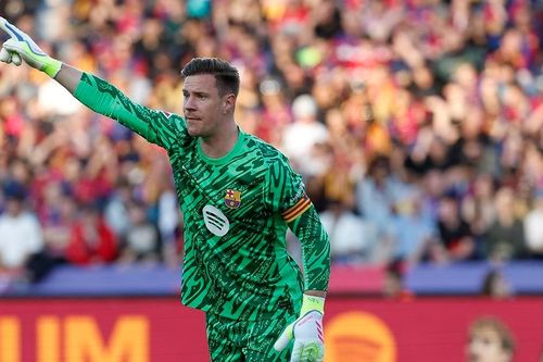 Barca tước băng đội trưởng Ter Stegen, nội bộ thêm lủng củng