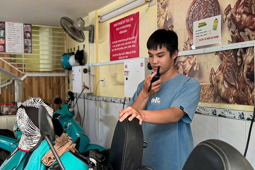 Bí mật bên trong trạm sạc xe điện ở TPHCM khiến tài xế tới kín mỗi ngày