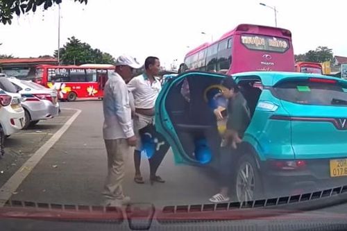 Vụ nhóm người chặn taxi, đuổi phụ nữ bế con khỏi xe: Giám đốc bến xe nói gì?