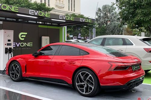 16 thông tin bắt buộc sẽ phải ghi rõ trên trụ sạc xe điện