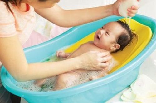 5 bước chuẩn bị để tắm cho trẻ sơ sinh