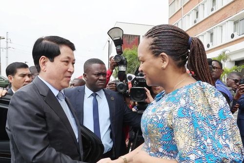 Chủ tịch nước thăm, làm việc với Đảng MPLA cầm quyền của Angola