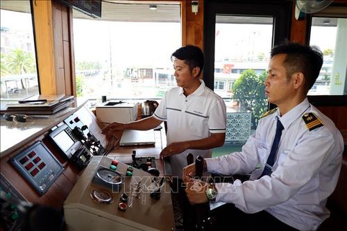 Tập huấn sử dụng thiết bị an toàn cho đội tàu du lịch trên vịnh Hạ Long