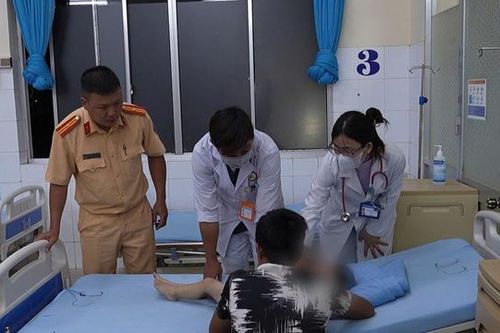 Cháu bé thoát nguy hiểm nhờ sự dẫn đường kịp thời của CSGT