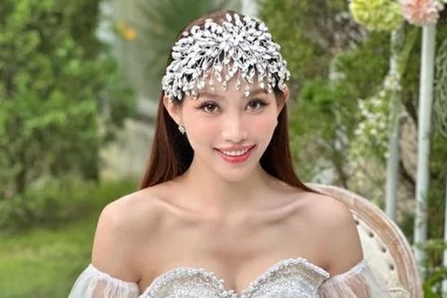 Á hậu Quỳnh Châu khiến nhiều người hâm mộ 'chấm hóng' ngày trọng đại?