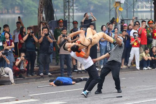 Nữ đại úy CAND 'gây sốt' với màn biểu diễn hạ gục loạt đối tượng: Mê võ thuật từ nhỏ, từng giành HCV