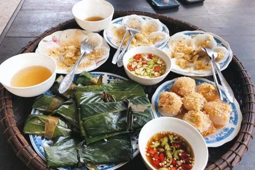 Ăn gì ở Huế? Gợi ý 10 món đặc sản Huế ngon vừa ăn vừa mua về làm quà