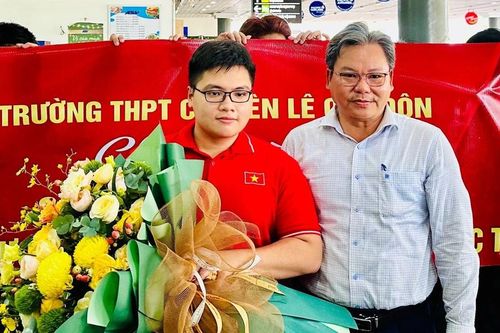 Gia Lai: Đón nam sinh Lê Kiến Thành đoạt huy chương vàng tại Olympic Tin học Quốc tế trở về