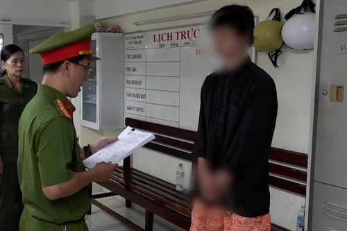 Tạm giữ hình sự đối tượng quốc tịch Nga chống người thi hành công vụ