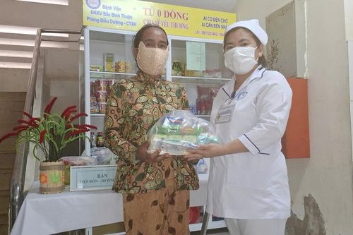 Lâm Đồng: Khai trương 'Tủ 0 đồng' chia sẻ yêu thương