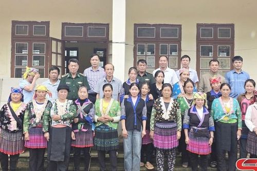 Bế giảng lớp xóa mù chữ cho nhân dân khu vực biên giới