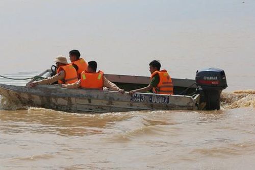 Thanh Hóa: Đào tạo kỹ năng lái xuồng máy cho công an cấp xã