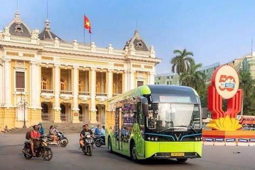 Hà Nội yêu cầu tăng cường các tuyến buýt kết nối Trung tâm Hội chợ triển lãm Quốc gia