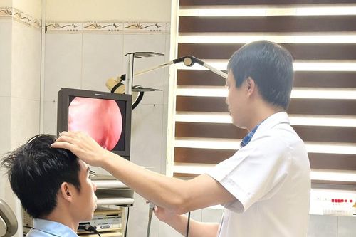 Hy hữu: Nam thanh niên bị mũi khoan đá đâm xuyên hốc mũi