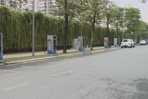 Tận dụng bãi trông, giữ xe để lắp trụ sạc xe điện