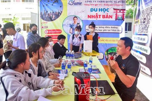 Hơn 200 sinh viên tham gia Ngày hội việc làm năm 2025