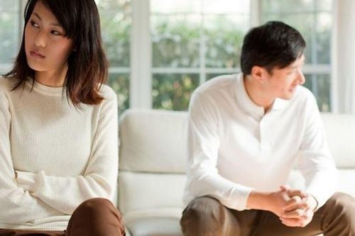 Chỉ vì cái bát chưa ngâm vào chậu, chồng tôi buông một câu: 'Không làm được thì về ngoại đi