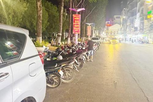 Cần Thơ: Quy hoạch chưa triển khai, bãi xe đã 'loạn giá'