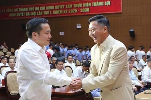 HLV Lê Huỳnh Đức, tiền đạo Nguyễn Tiến Linh đầu quân cho CLB Bóng đá Công an TPHCM