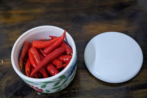 Mẹo loại bỏ hạt ớt siêu nhanh