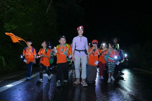 Hành trình leo núi Ba Vì thấy con bản lĩnh, cha mẹ vững tin