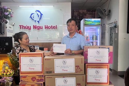 Trao hỗ trợ người bị ảnh hưởng mưa lũ ở Điện Biên.