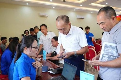 Xã Phù Đổng: Tập huấn kỹ năng số cơ bản cho 56 tổ chuyển đổi số cộng đồng
