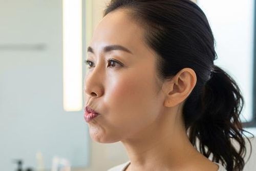 3 bài tập đơn giản giúp gương mặt thon gọn