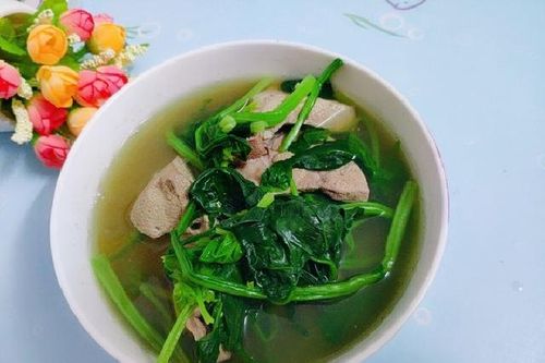 Canh cải bó xôi nấu gan lợn - Món ăn dưỡng huyết, sáng mắt và đẹp da