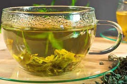 6 nhóm người nên tránh uống trà xanh