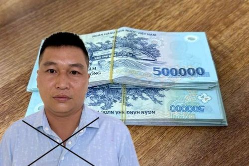Phút lơ đễnh của chủ xe Mercedes trong hầm khu chung cư cao cấp