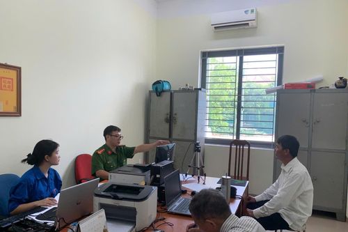 Công an xã Thuận An chủ động, trách nhiệm phối hợp triển khai đổi thẻ Đảng viên
