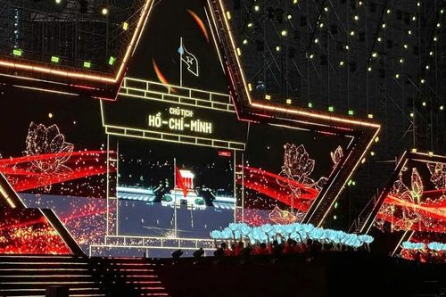 'Dưới cờ vinh quang' - tôn vinh vẻ đẹp Bộ đội Cụ Hồ