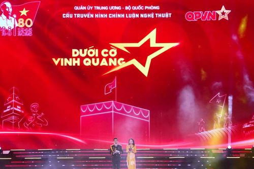 Dưới cờ vinh quang: Xúc động bản hòa ca tái hiện chân dung người lính Cụ Hồ